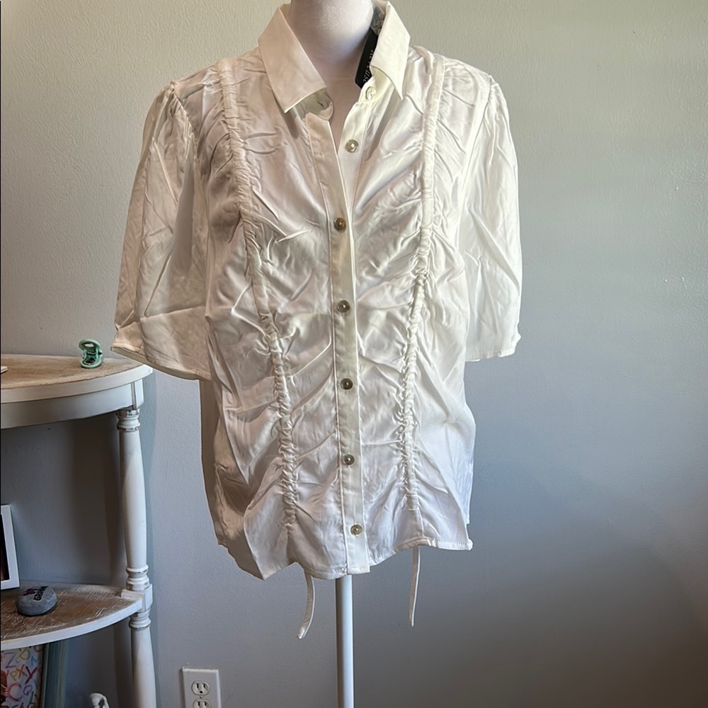 [Rêveuse] White Button-Up Pull Tab Blouse - NWT